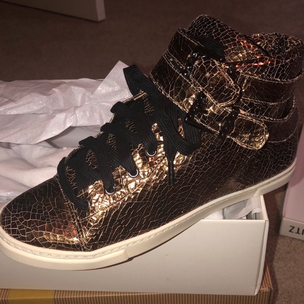 Schutz sneakers